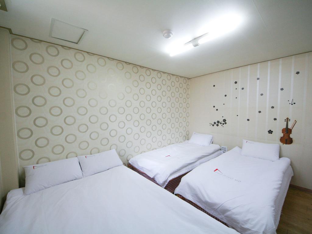 Guesthouse Myeongdong Сеул Номер фото